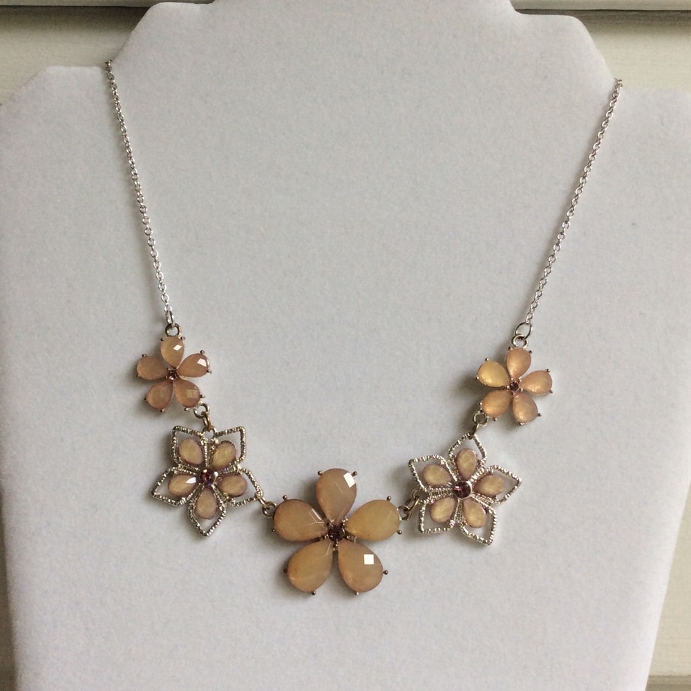 Flower Necklace w/Stones.  Beautiful - Picture 2 of 7